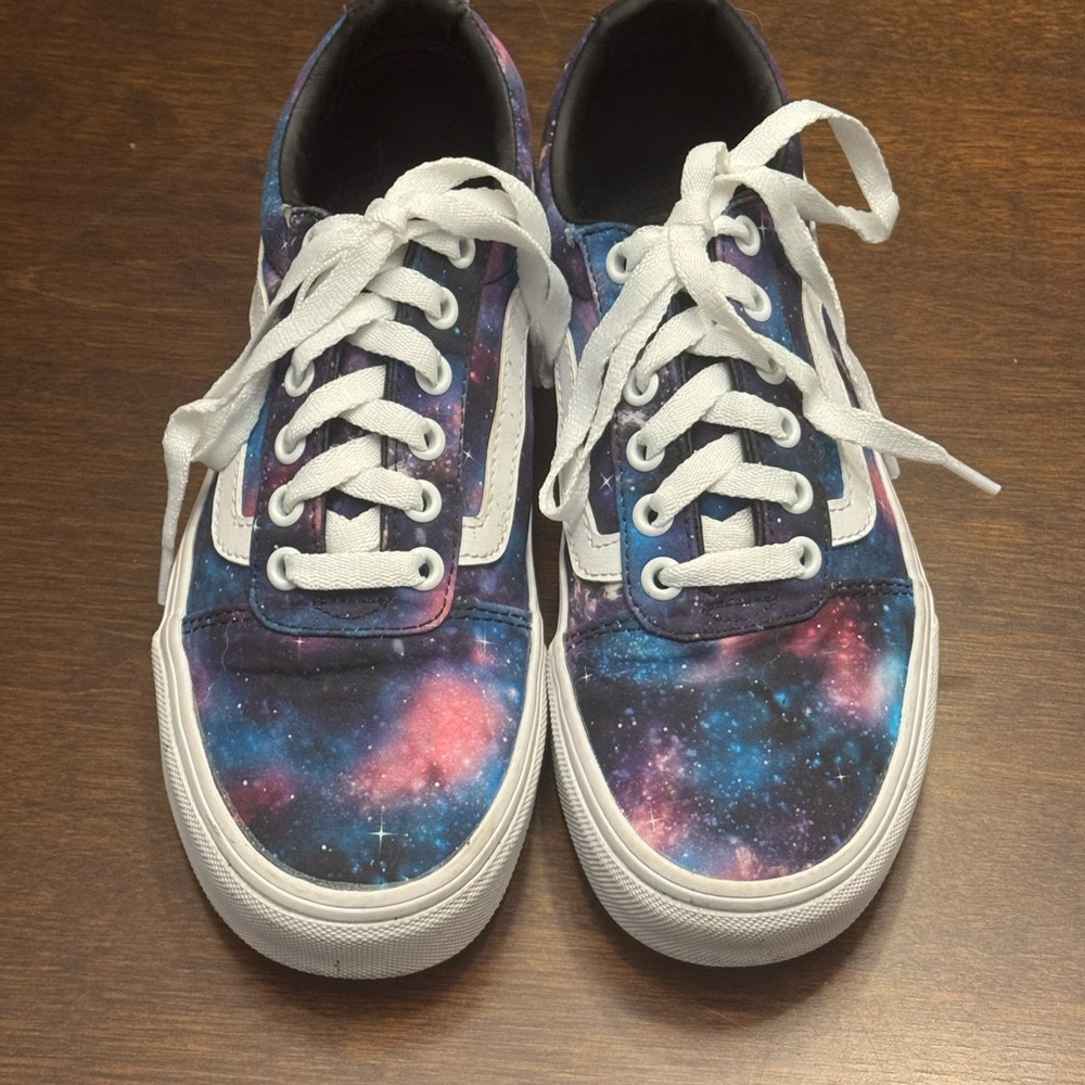 Galaxy Print Women’s Vans size 6.5